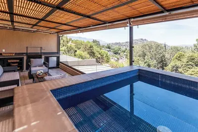 Image de Vista del Bosque: Luxury Townhouse Near Downtown Valle de Bravo