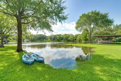 Image de Lake Tawakoni Access + Hot Tub - Wills Point Home!