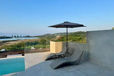 Image de Villa à Acharávi avec 3 chambres à coucher, 6 couchages