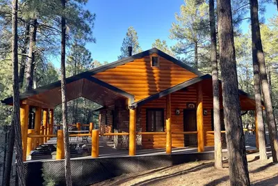 Image de Cowboy Cabin- Hot Tub & Tall Pines