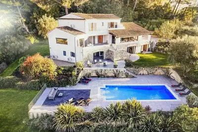 Image de Grande propriété avec vue exceptionnelle à deux pas du vieux village de Valbonne