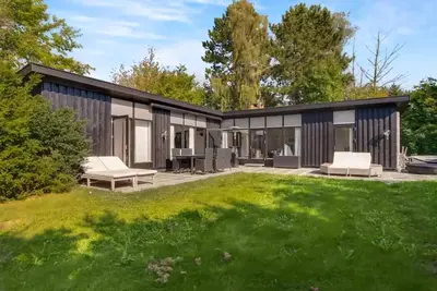 Image de Peaceful beach house life just 50 m from shore
