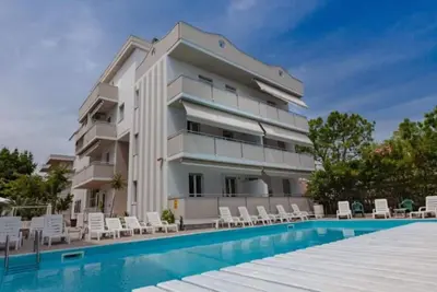 Image de Joli appartement avec Wifi, piscine, climatisation, Tv, balcon, animaux admis et parking