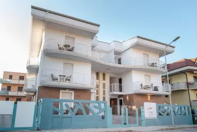 Image de Joli appartement avec climatisation, Wifi, Tv, balcon, animaux admis et parking