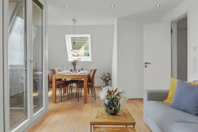 Image de Stylish vacation apartment for up to 4 people, close to the beach with balcony and far-reaching views.