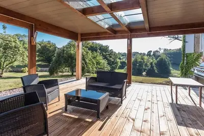 Image de Demeure de charme avec étang privé et piscine couverte