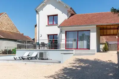 Image de Maison rénovée au bord de la Saône avec terrasse et jardin