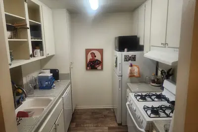 Image de Chic 1-bedroom apartment with WiFi, fitness room, grills and pool in fun Fresno.