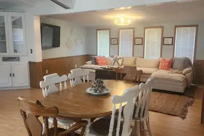 Image de Oyster and the Crab is a vintage coastal gem 5 miles from Holden Beach