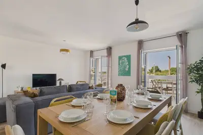 Image de Vue rivière - Bel appartement avec balcon pour 8