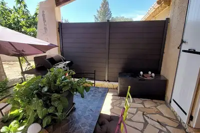 Image de Homerez - Maison Ă Autignac, vue jardin et montagne
