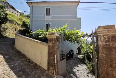 Image de Villa Vico - Villa privée avec vue, jardin, piscine et jacuzzi