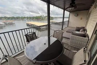 Image de Cozy 2-bedroom Lakefront condo in heart of Osage Beach