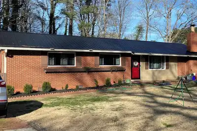 Image de 3-bedroom bungalow in charming Smyrna with WiFi, Ac