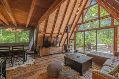 Image de Starlight Chalet by Innsbrook Vacations!