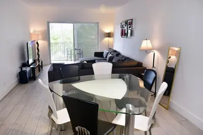 Image de 2-bedroom condo free parking with WiFi, Ac