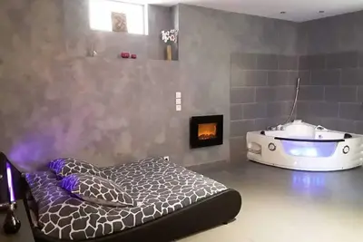 Image de Homerez - Studio à Baixas avec jacuzzi