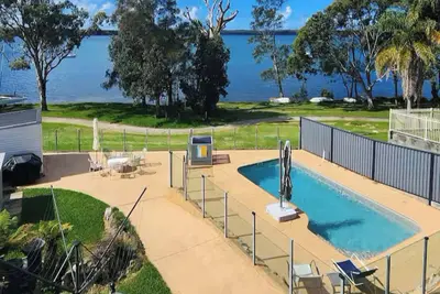 Image de Seahorse Lakehouse at Lake Macquarie | Waterfront | Pool | SUPs | Kayaks