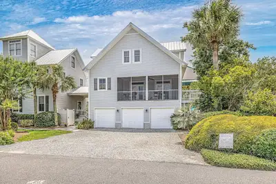 Image de 2 bed/2. 5 bath upstairs Unit - Walk to the Beach!