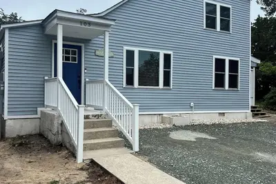 Image de Newly renovated beach house! Just Steps from the Beach in Broadkill!