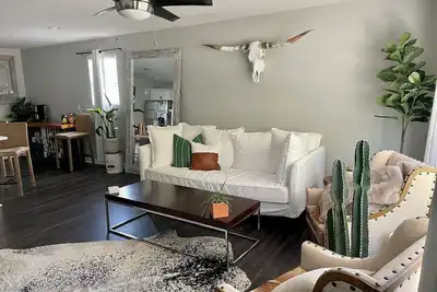 Image de Charming 3-bedroom cottage in welcoming Nashville with WiFi, Ac