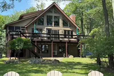 Image de Big Bass Lake Poconos Lakefront Retreat