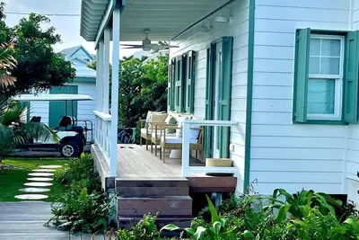 Image de Charming Cottage w/pool- in the highly desired settlement