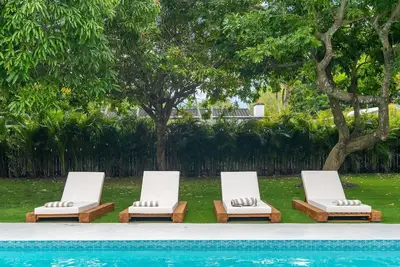 Image de Casa Di Ace. Maison de luxe à Miami avec court privé de sports de raquette