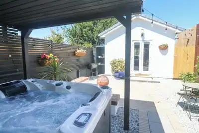 Image de Carn Brea, pet friendly, with hot tub in Illogan