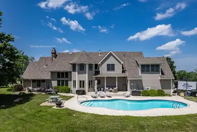 Image de Spacious estate with 8 bedrooms + Pool -Near CoMO