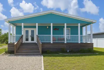 Image de Salt & Sand Hideaway – Bright, Spacious Stay Just 2 Blocks from Mexico Beach
