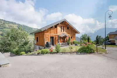 Image de Chalet \"Dolyo\" avec vue sur les montagnes, terrasse privée et Wi-Fi