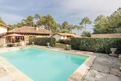 Image de Petite maison 'Le Cabanon D'Yreye' avec piscine et jardin partagés
