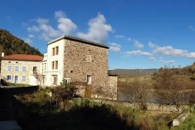 Image de Maison de campagne \"Moulin De La Ribeyre\" avec vue sur les montagnes, terrasse privée et Wi-Fi