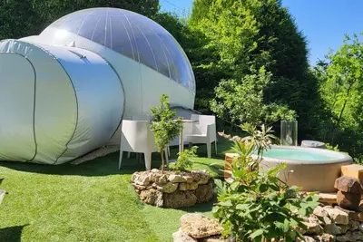 Image de Glamping 'Les Bulles Du Coq De Champagne' avec vue sur la montagne, terrasse privée et Wi-Fi
