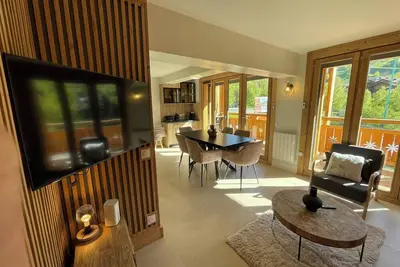Image de Appartement 'Les Vernettes' avec vue sur la montagne et balcon