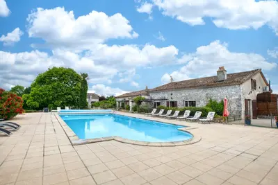 Image de La garenne - fantastique gîte avec piscine sur plus de 12 hectares près de Bergerac