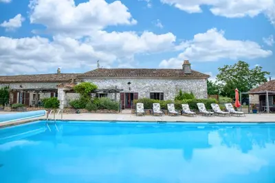 Image de La ferme -  fantastique gîte avec piscine sur plus de 12 hectares près de Bergerac