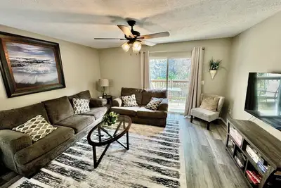 Image de Powy's Paradise-Relaxing & Stylish 3 Bdrm 2 Ba, Close to the Strip, Outdoor Pool
