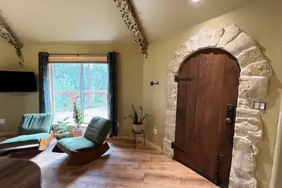 Image de Unique 1-bedroom Woodland Cottage near Red Rocks- WiFi, Ac, Kitchen, Sleeps 4