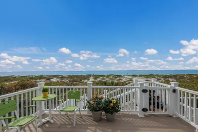 Image de Seagrape 14 - 3 Bedrooms/3 Bath- Large Open Sundeck - Sleeps 6 - Gulf Front!