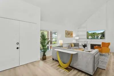 Image de Charming 4-bedroom house with WiFi and Ac in superb Lake Forest #42087