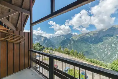 Image de Appartement 'Granges 35' avec vue sur montagne et balcon