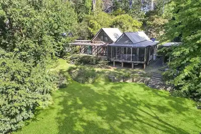 Image de Peaceful Cabin in National Park