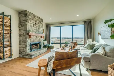 Image de New Modern Farmhouse with Epic Views