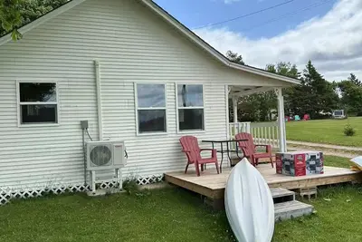 Image de Seabreeze Retreat-Cozy waterfront 3-bedroom, one minute from Pei National Park