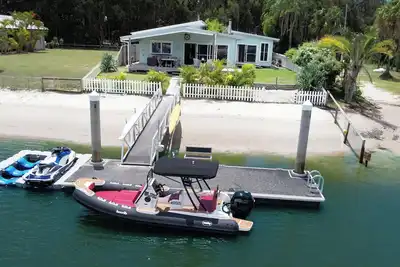 Image de South Stradbroke Island Waters - family beach house 4 bedroom on the water