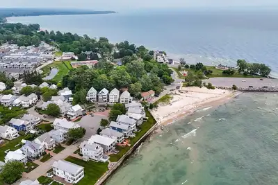 Image de Waterfront 2br Unit | Private Beach!