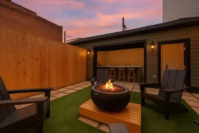 Image de Hot Tub | Fire Pit | Game Room | Family Friendly