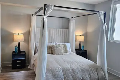 Image de Downtown Miami Oasis! Amazing city skyline views with gorgeous pool & cabanas!